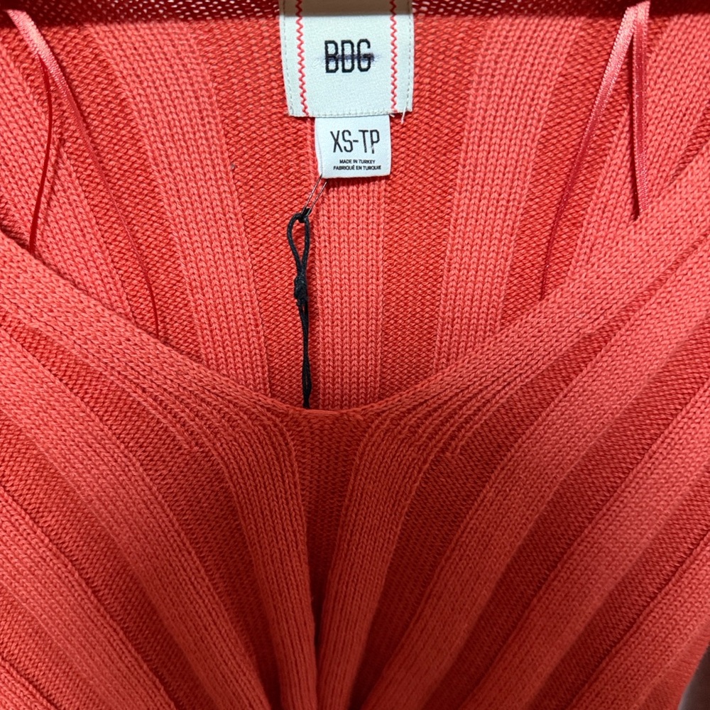 Urban Outfitters BDG Mavis Cropped Sweater Coral Sz XS - Picture 2 of 4